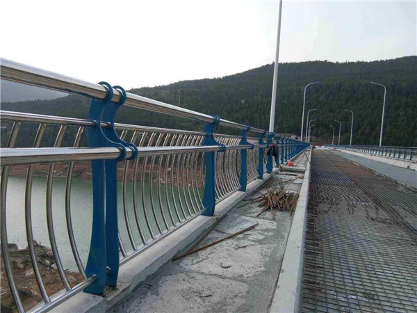 通州不锈钢桥梁护栏的特点及其在桥梁安全中的重要作用